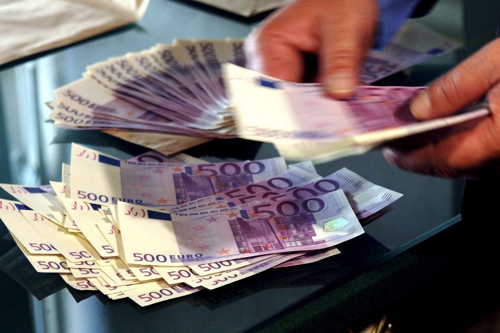 Gefälschte 500-Euro-Banknoten (Illustrationsbild: Barbara Gindl/EPA)