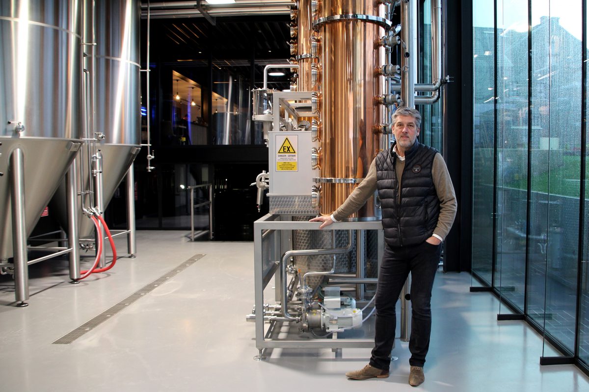 Bernard Zacharias, Geschäftsführer der Distillerie Radermacher in Raeren (Bild: Christoph Heeren/BRF)