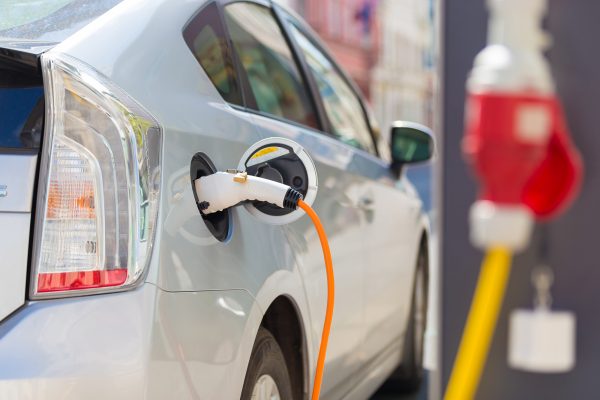 Elektroauto an Ladestation (Bild: © Kasto/Panthermedia)