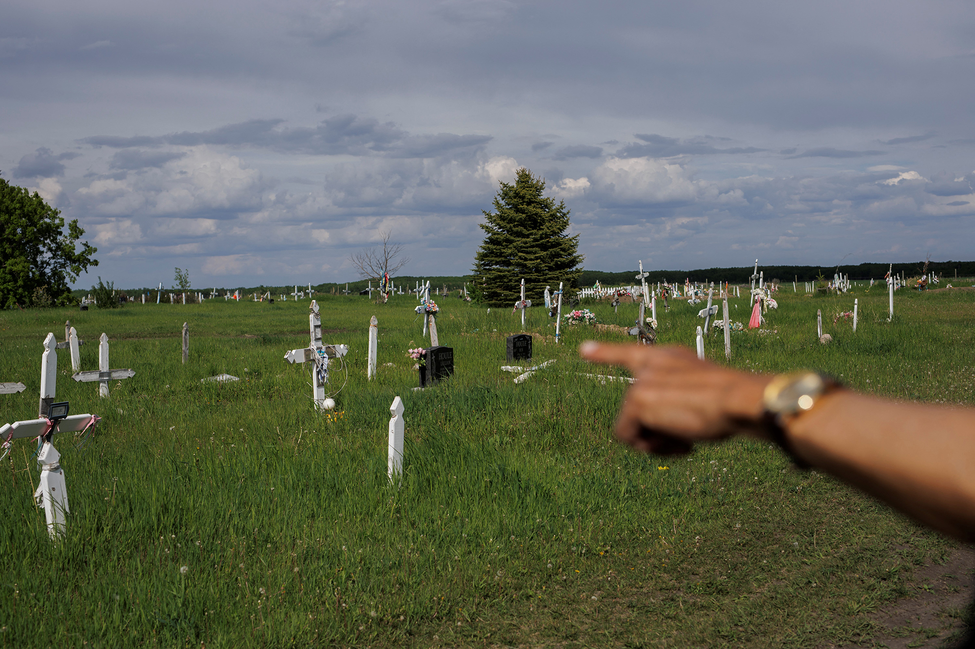 Entdeckte Gräber von indigenen Kindern in Saddle Lake, Alberta (Bild: Cole Burston/AFP, Juni 2022)