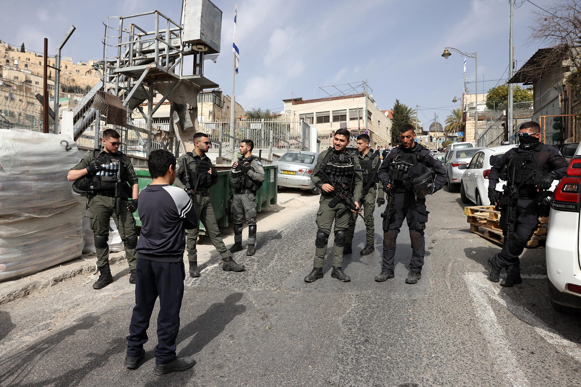 Sicherheitskräfte in Ost-Jerusalem (Bild: Ronaldo Schemidt/AFP)