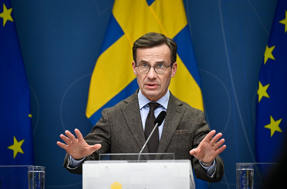 Schwedens Premier Ulf Kristersson bei der Pressekonferenz (Bild: Pontus Lundahl/TT News Agency/AFP)