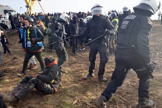 Demonstration von Aktivisten in Lützerath am Dienstagvormittag (Bild: Lena Orban/BRF)