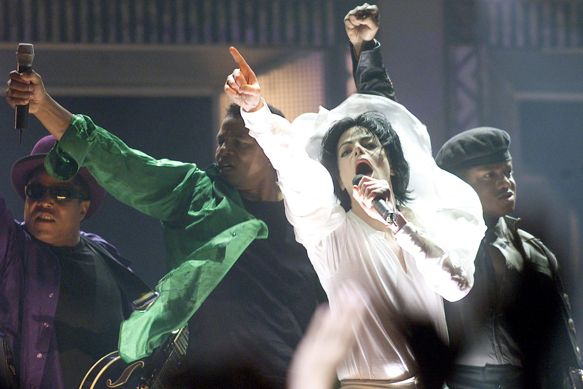 Michael Jackson bei einem Konzert mit seinen Brüdern im September 2001 (Archivbild: AFP)