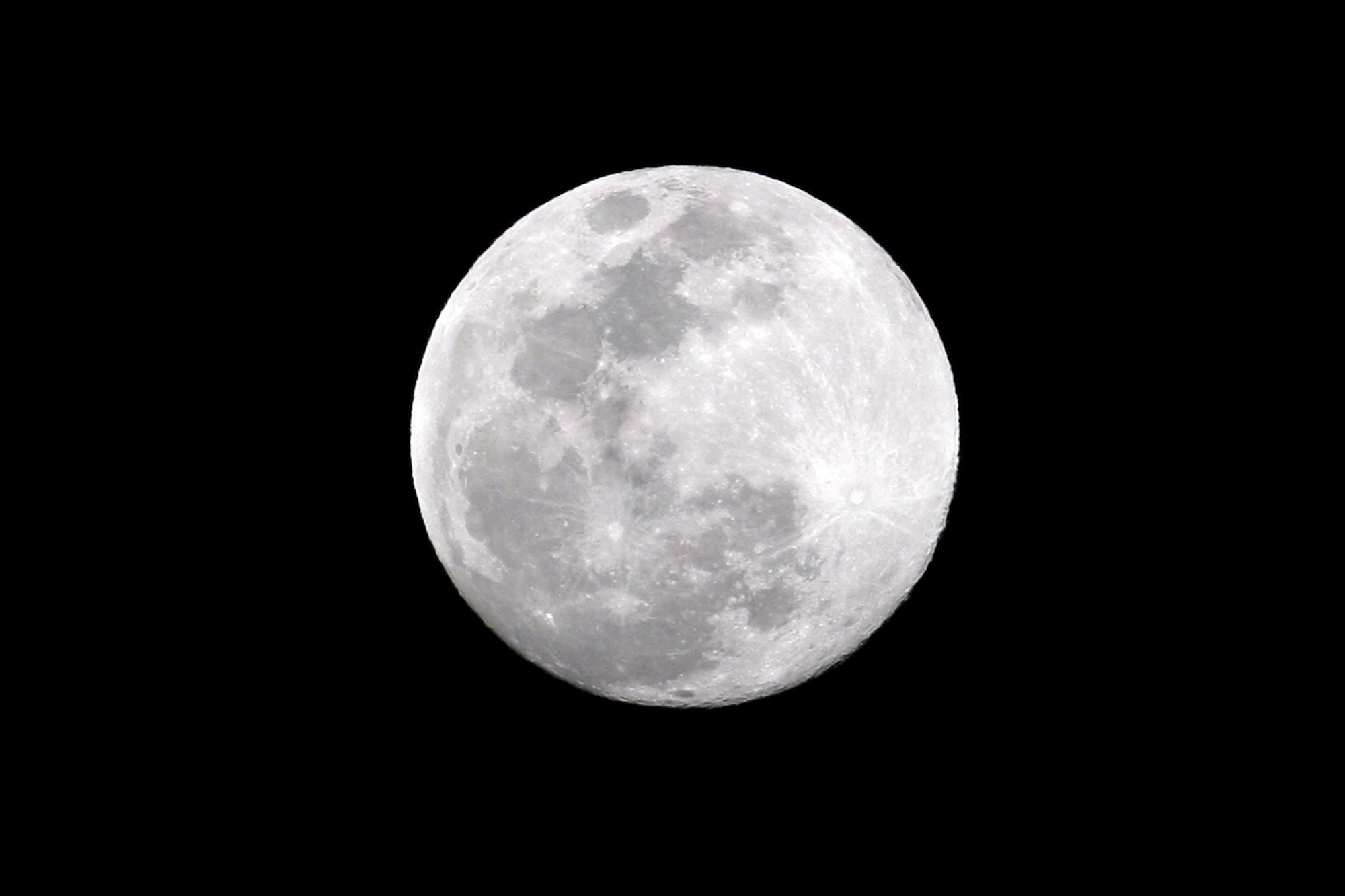 Mond (Bild: Dennis M. Sabangan/EPA)
