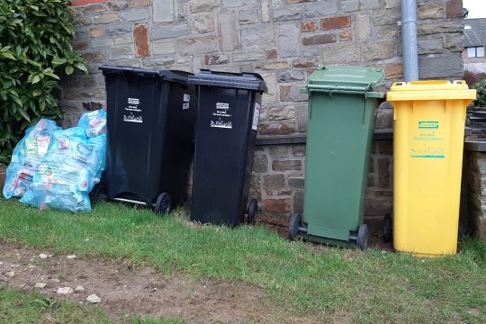 Neues Müllentsorgungssystem in Lontzen (Bild: Manuel Zimmermann/BRF)