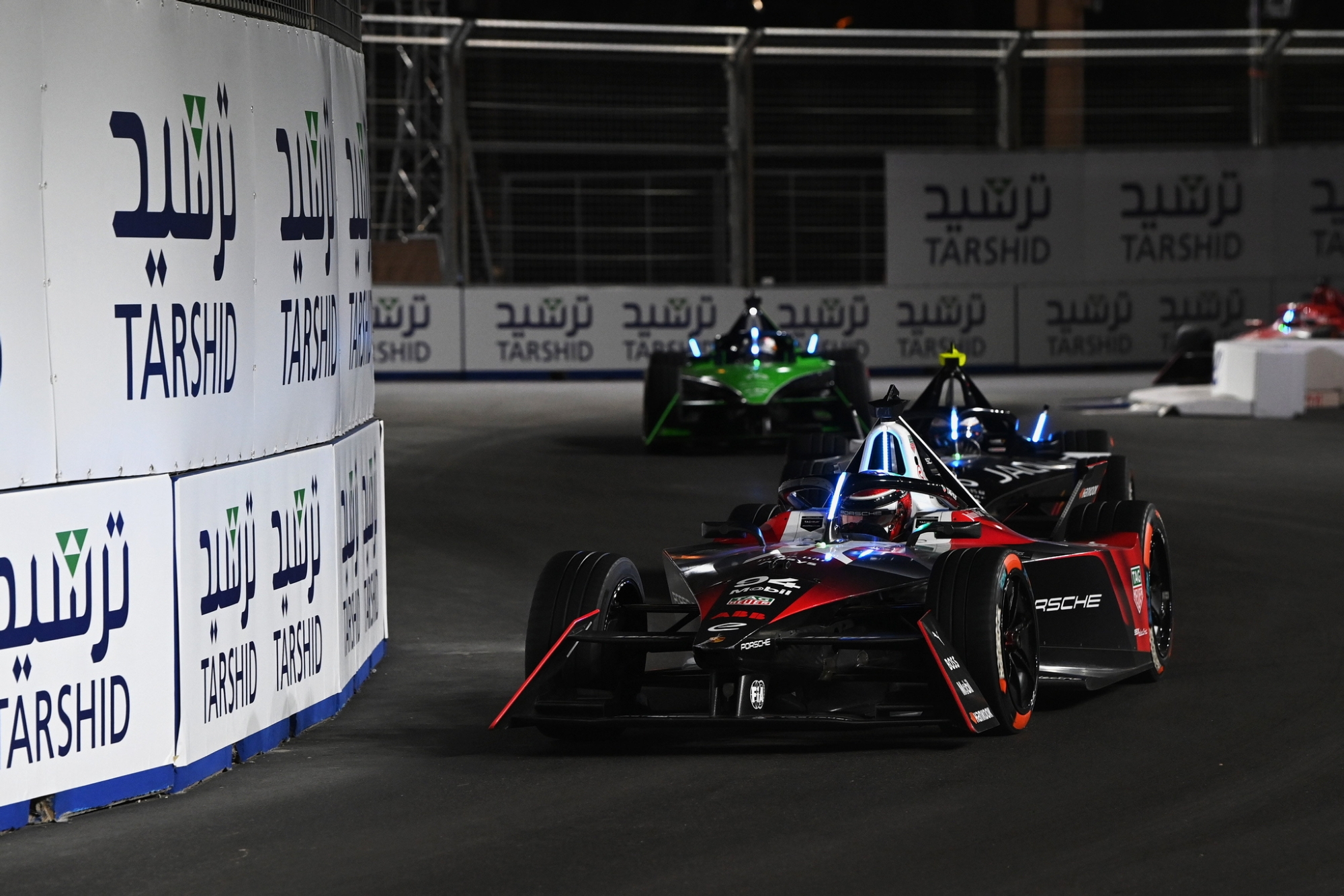 Pascal Wehrlein gewinnt das erste Rennen in Saudi-Arabien (Bild: Mark Sutton/Formel E)