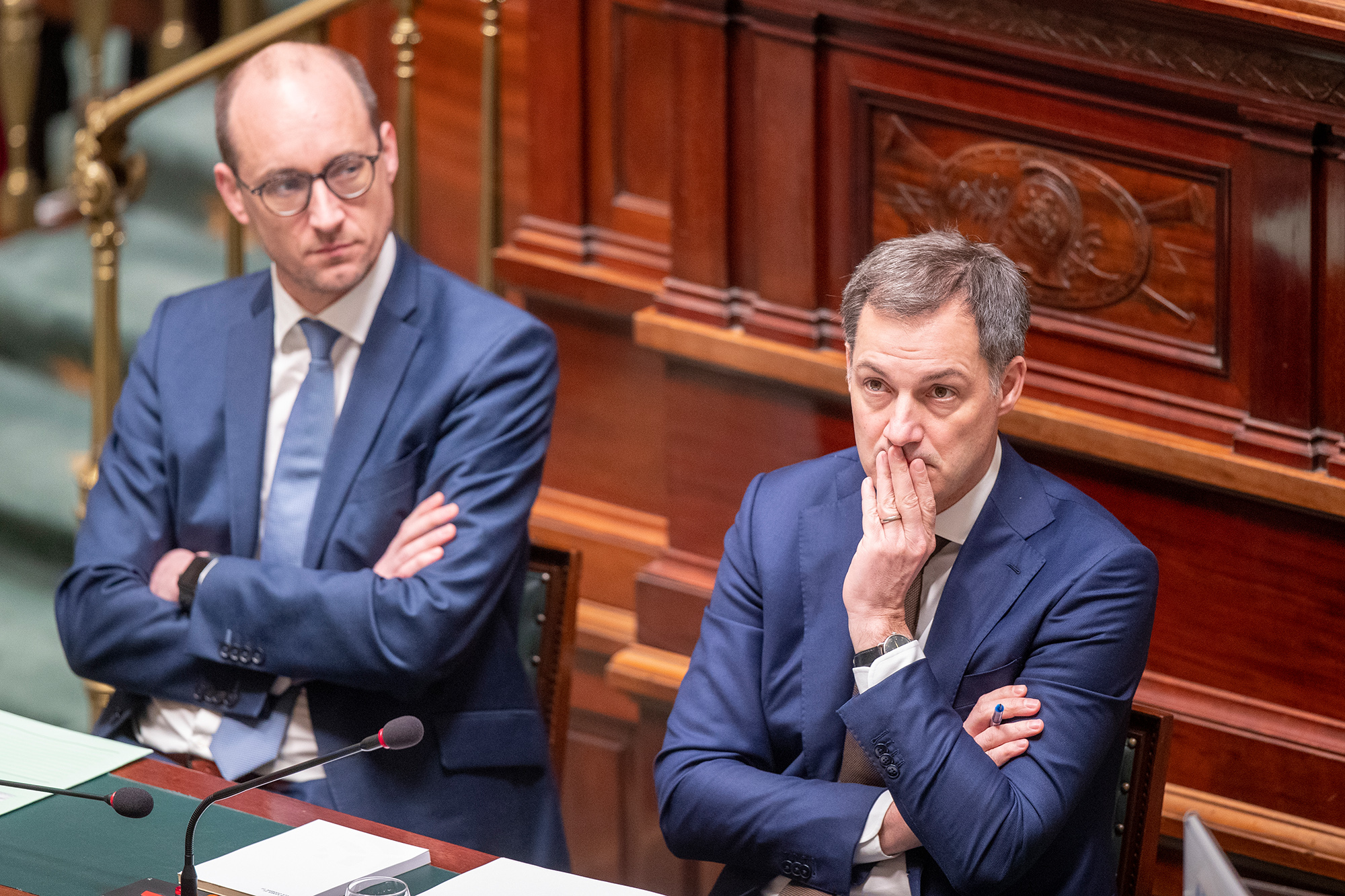 Finanzminister Vincent Van Peteghem (li) und Premierminister Alexander De Croo in der Kammer