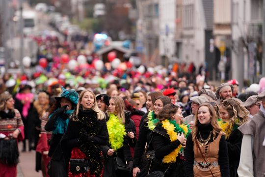 Altweiber in Kelmis (Bild: Jannis De Maré/BRF)