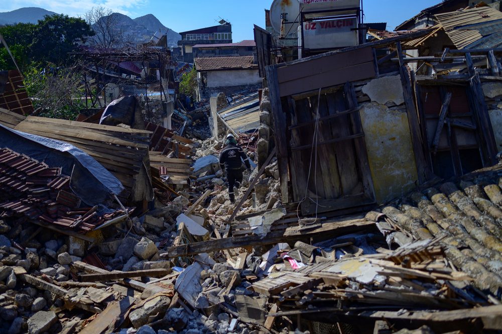 Rettungskräfte in Antakya, Provinz Hatay (Bild: Yasin Akgul/AFP)