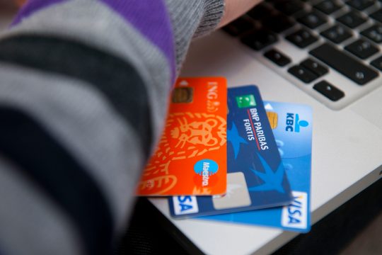 Bankkarten (Bild:Belga)