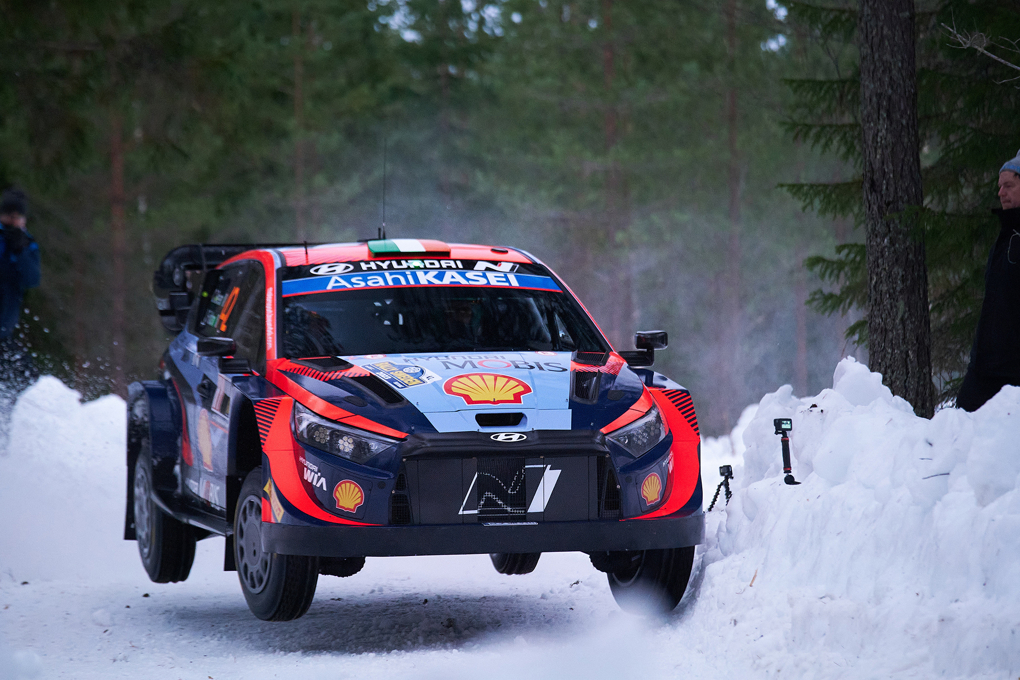 Craig Breen/James Fulton übernehmen die Führung in Schweden (Bild: Vincent Thuillier/Hyundai Motorsport)