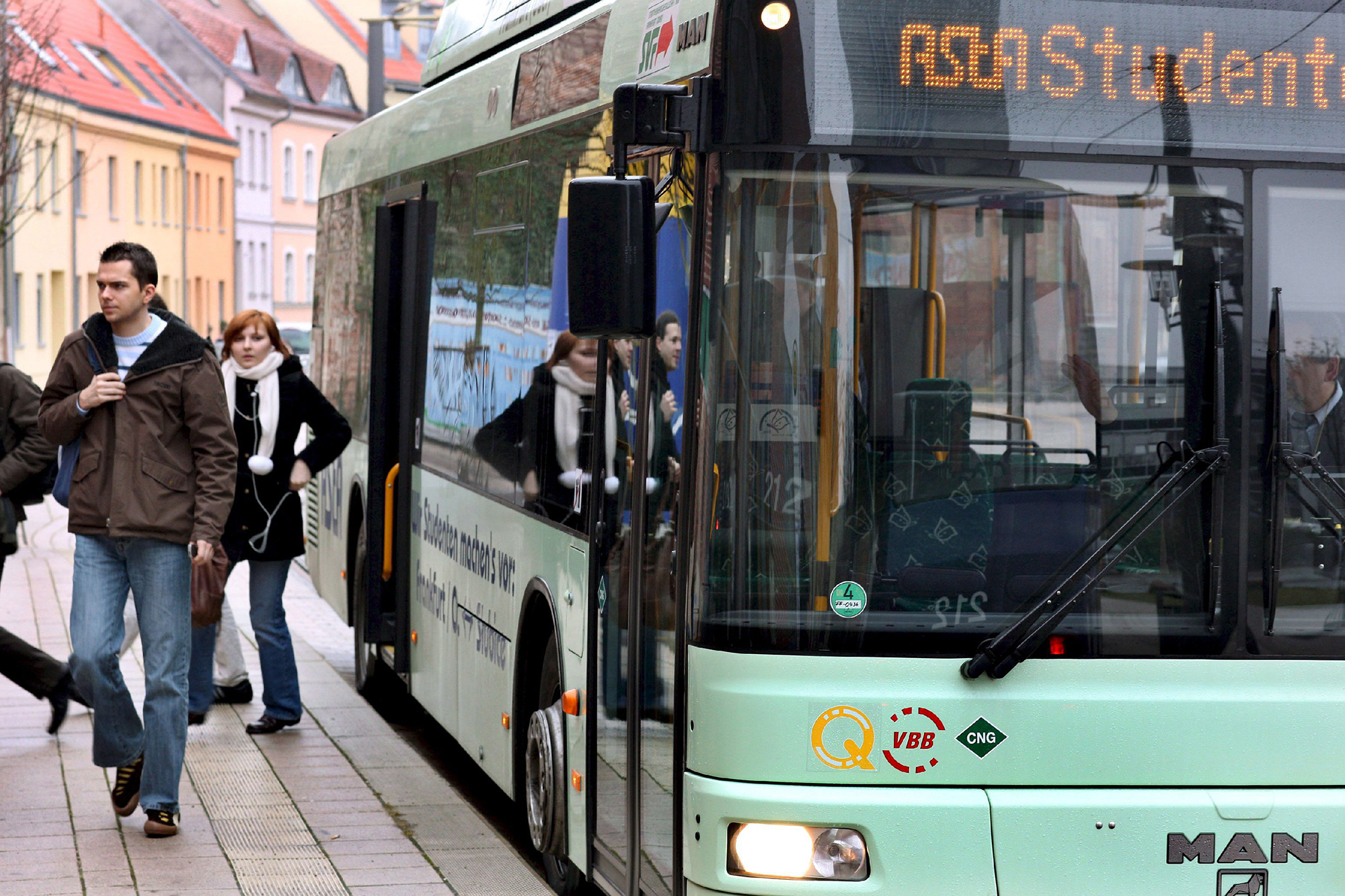 Deutscher Bus (Bild: Patrick Pleul/EPA)