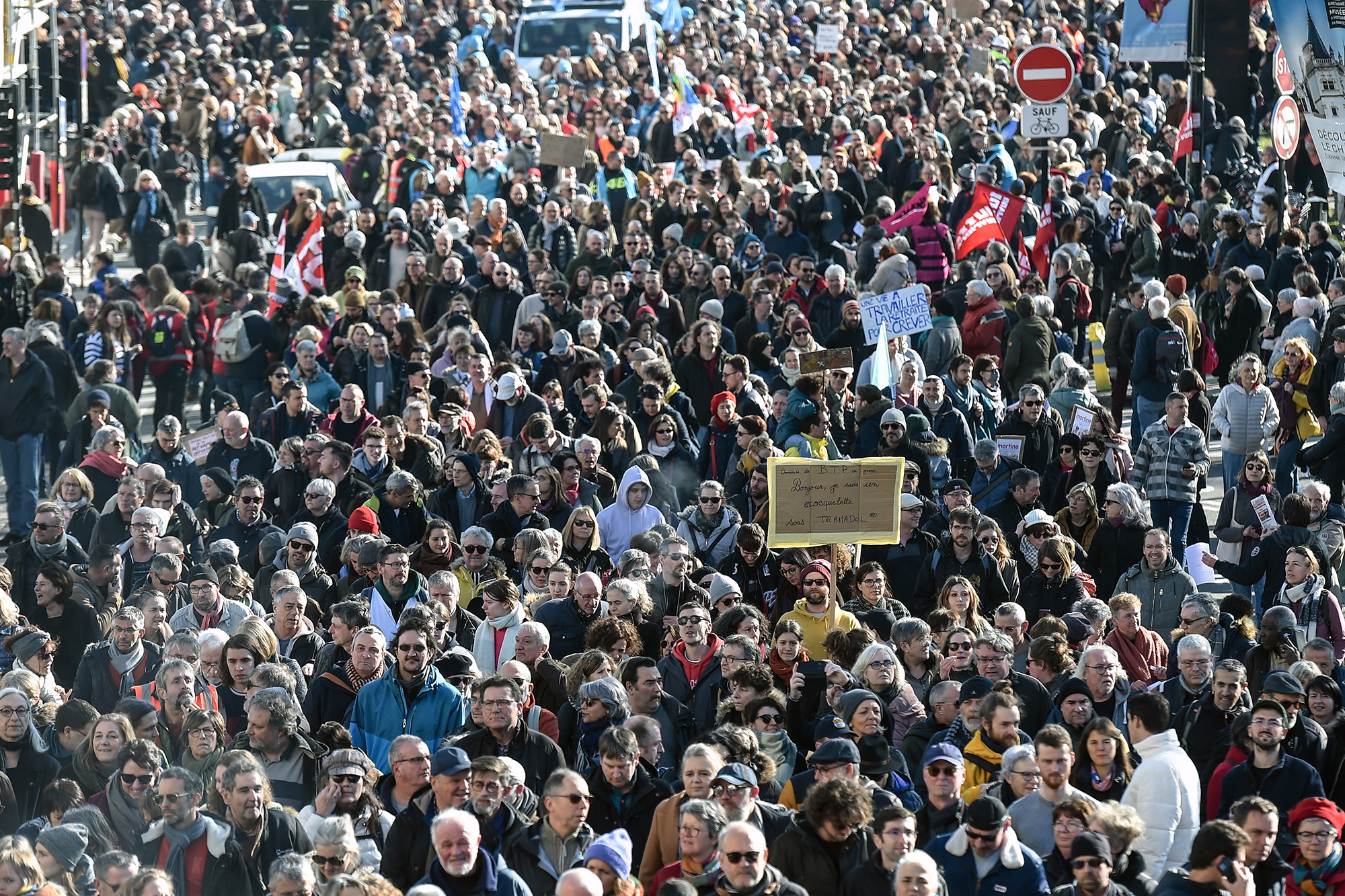 Demonstration gegen die Rentenreform in Nantes am 11. Februar (Bild: Sébastien Salom-Gomis/AFP)
