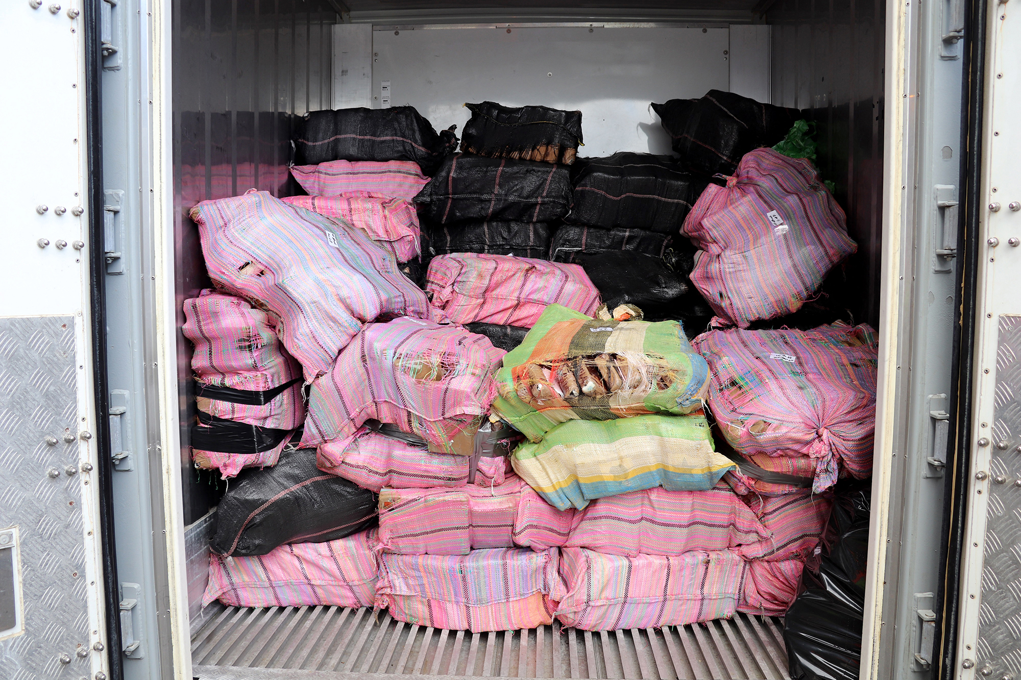 Ein Teil der 3,2 Tonnen Kokain, die im Pazifik bei einer Drogenrazzia sichergestellt wurden (Bild: Handout/New Zealand Defence Force/AFP)