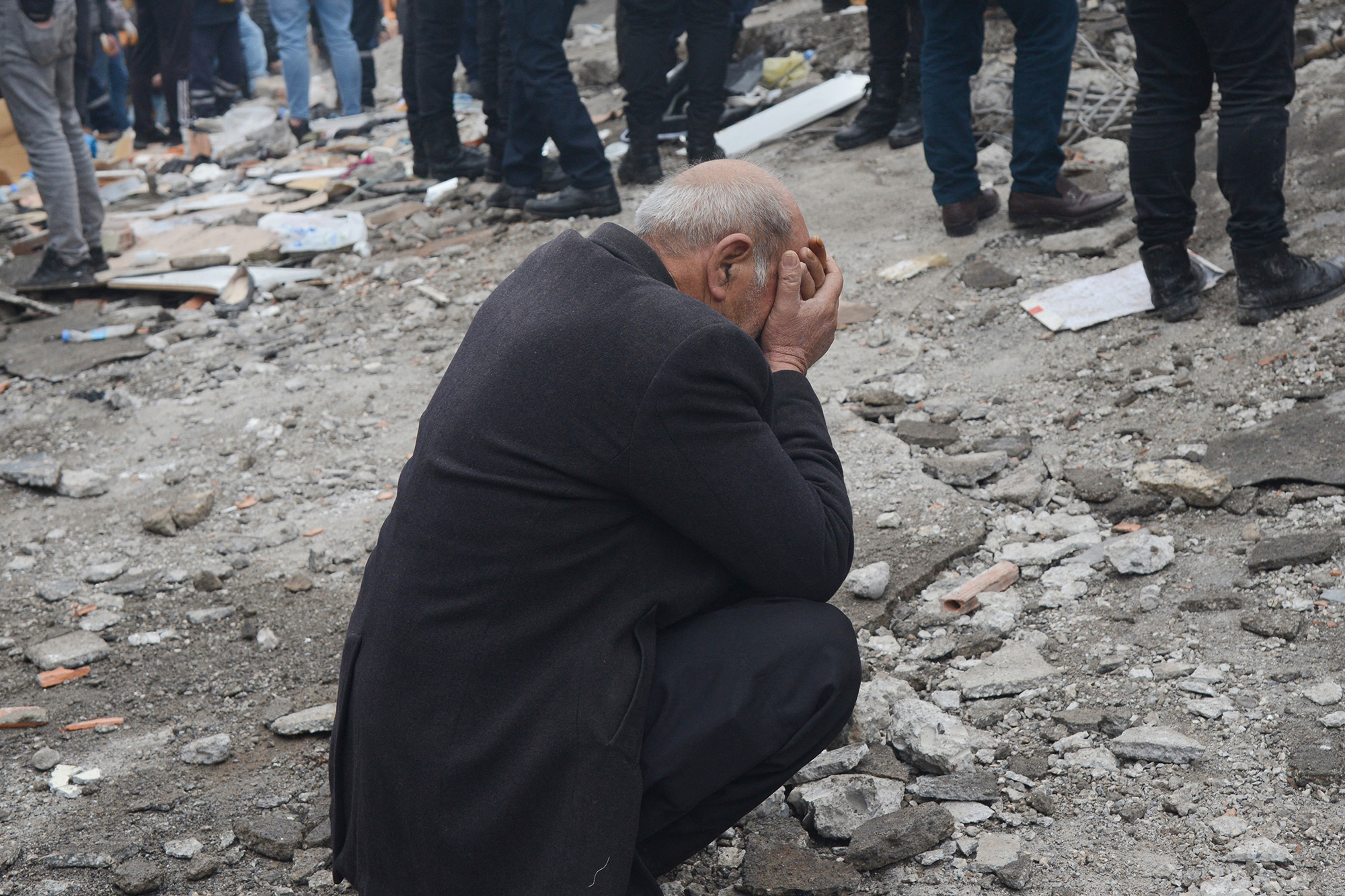 Trauernder Mann im türkischen Diyarbakir (Bild: Ilyas Akengin/AFP)