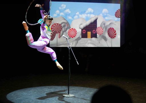 Max Bilitza INCOMPANY performt "High Field" (Bild: Kultkom)