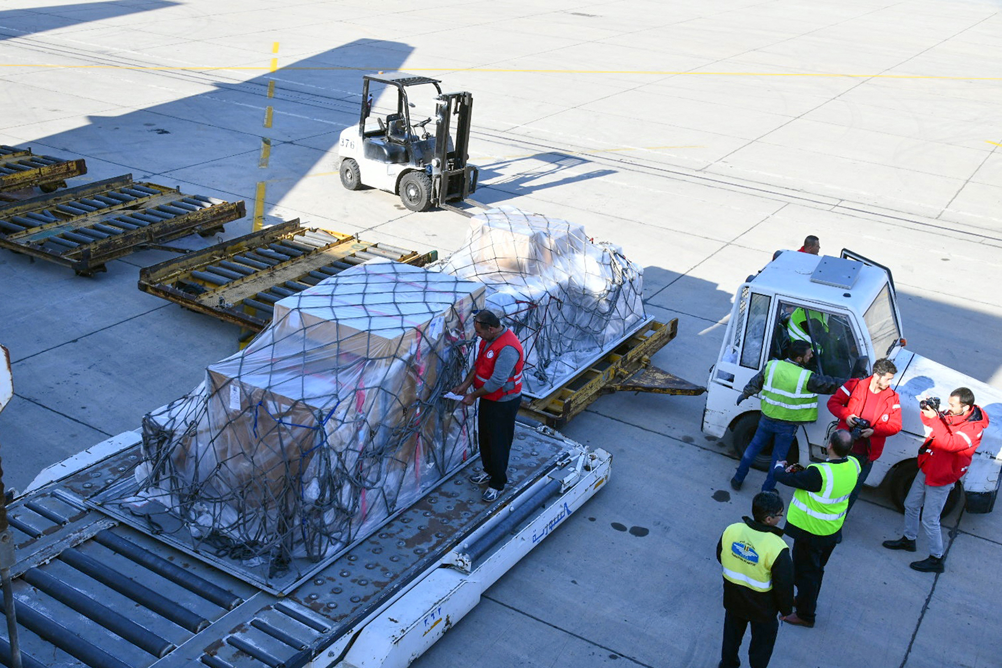 Transport von Hilfsgütern per Flugzeug (Illustrationsbild: SANA/AFP)