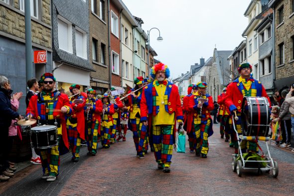 Karnevalszug in St. Vith (Bild: Julien Claessen/BRF)
