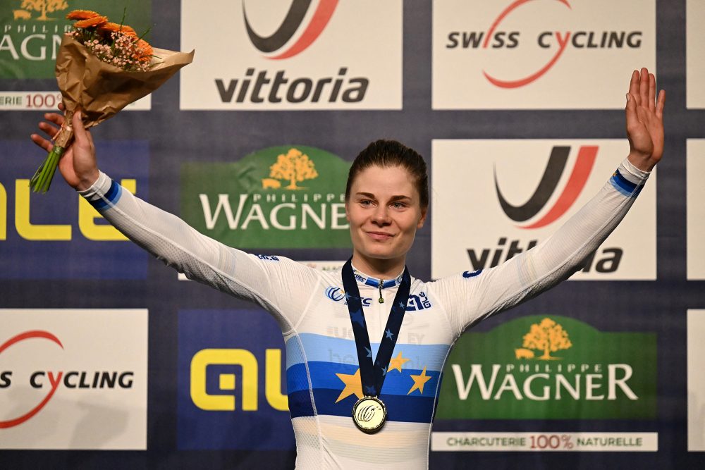 Lotte Kopecky verteidigt ihren EM-Titel im Ausscheidungsrennen (Bild: Sébastien Bozon/AFP)