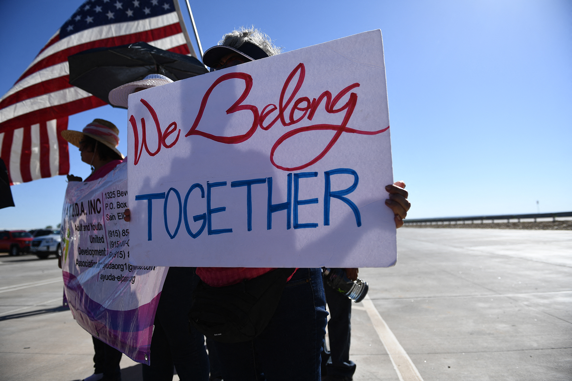 Protestaktion gegen die Familientrennungspolitik der damaligen US-Regierung im Juni 2018 in der Nähe von El Paso, Texas (Archivbild: Brendan Smialowski/AFP)