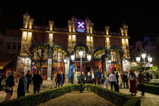 Die Miss-Wahl fand im Plopsa-Theater in De Panne statt (Bild: Kurt Desplenter/Belga)