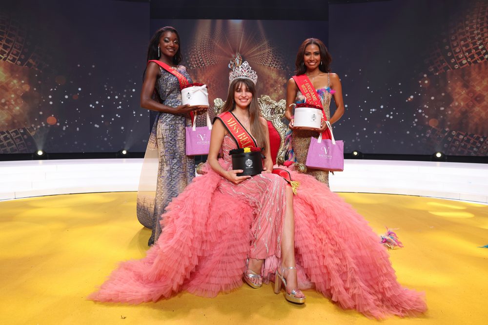 Ehrendame Victoria Kembukuswa, Miss Belgien Emilie Vansteenkiste und Ehrendame Claire Lansenebre (Bild: Kurt Desplenter/Belga)