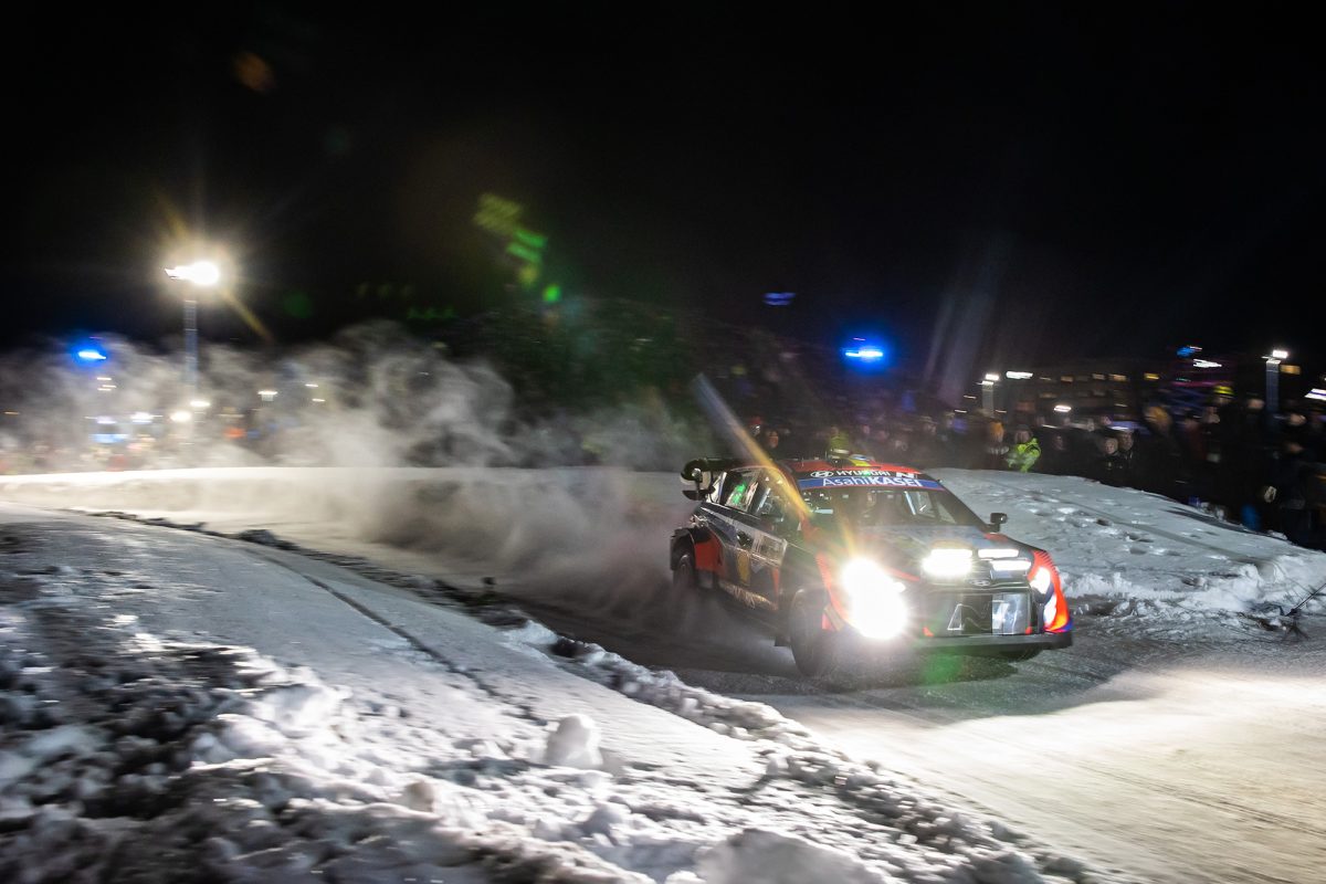 Thierry Neuville/Martijn Wydaeghe beim Auftakt der Rallye Schweden (Bild: Fabien Dufour/Hyundai Motorsport)