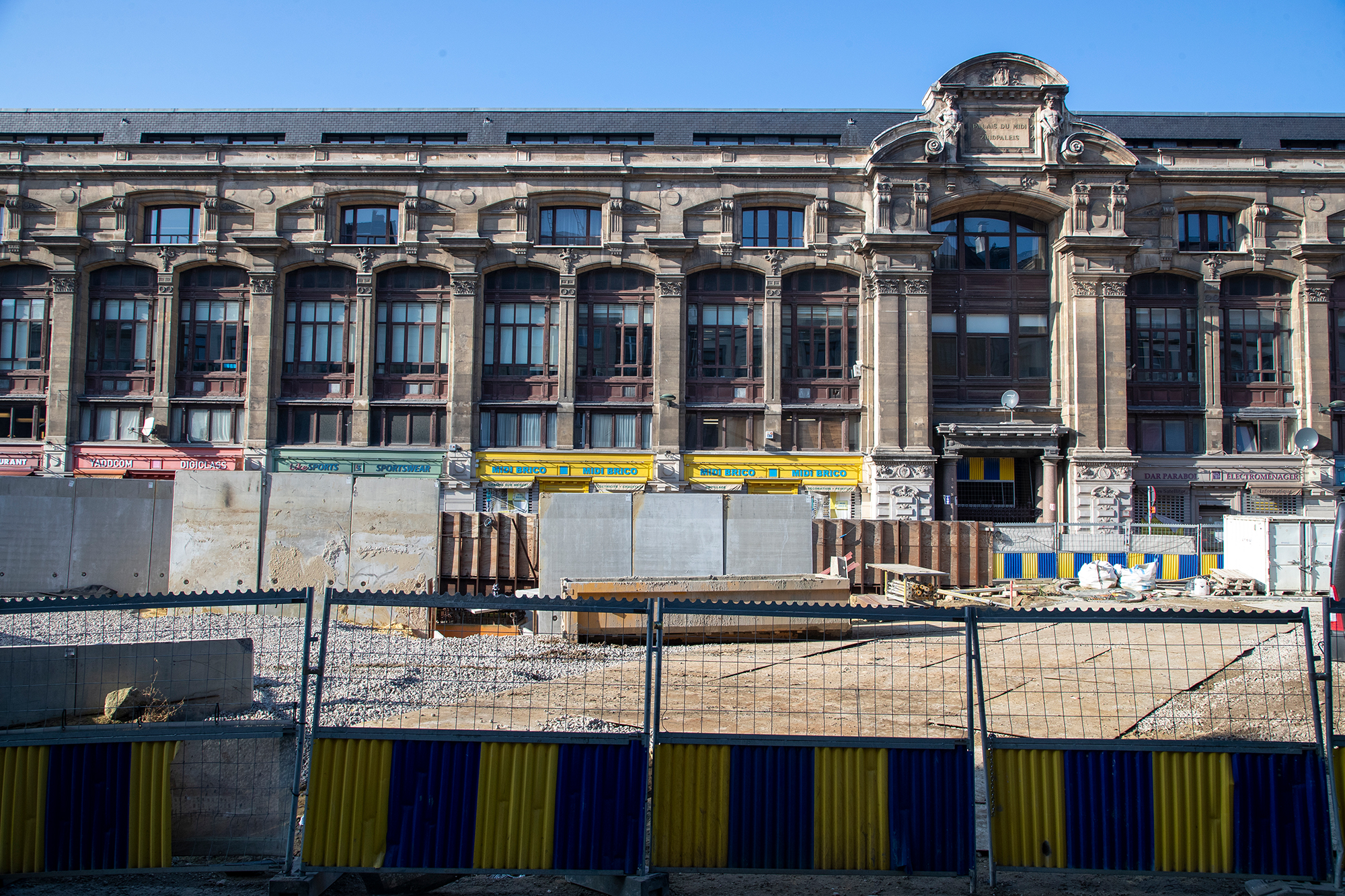 Der Palais du Midi in Brüssel ist geräumt (Bild: Nicolas Maeterlinck/Belga)