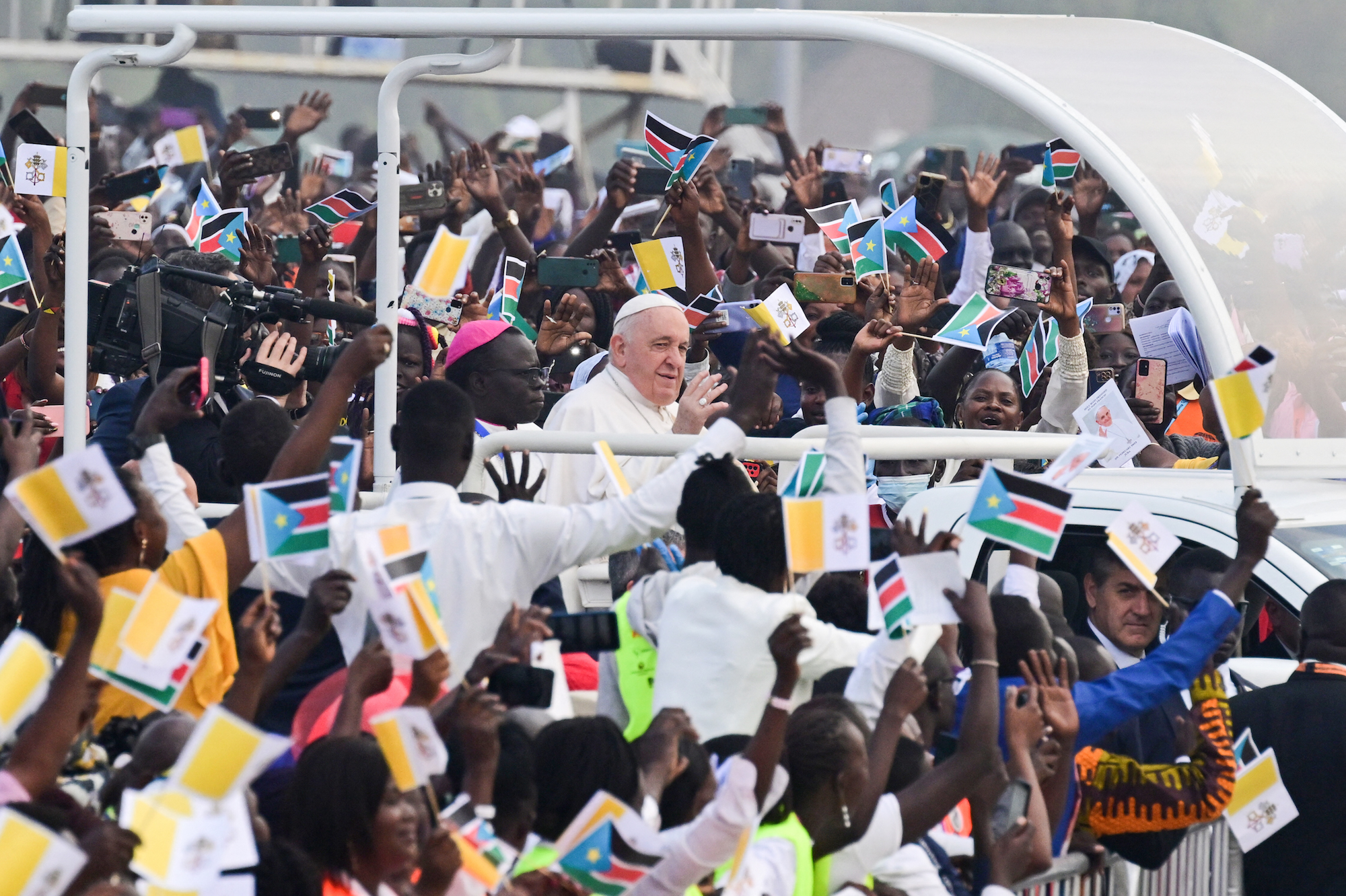 Papst gibt Open-Air-Gottesdienst im Südsudan (Bild: Tiziana Fabi/AFP)