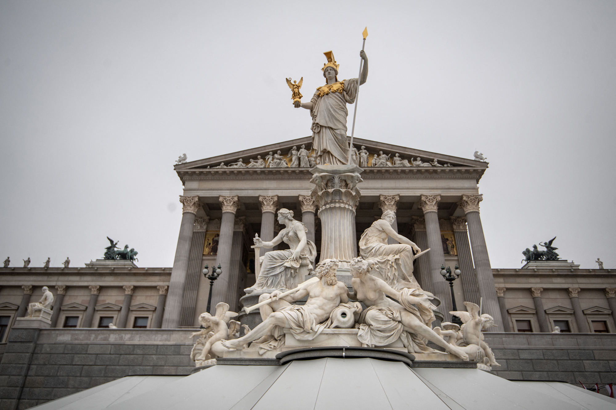 Der Pallas-Athene-Brunnen vor dem österreichischen Parlament in Wien (Illustrationsbild: Vladimir Simicek/AFP)