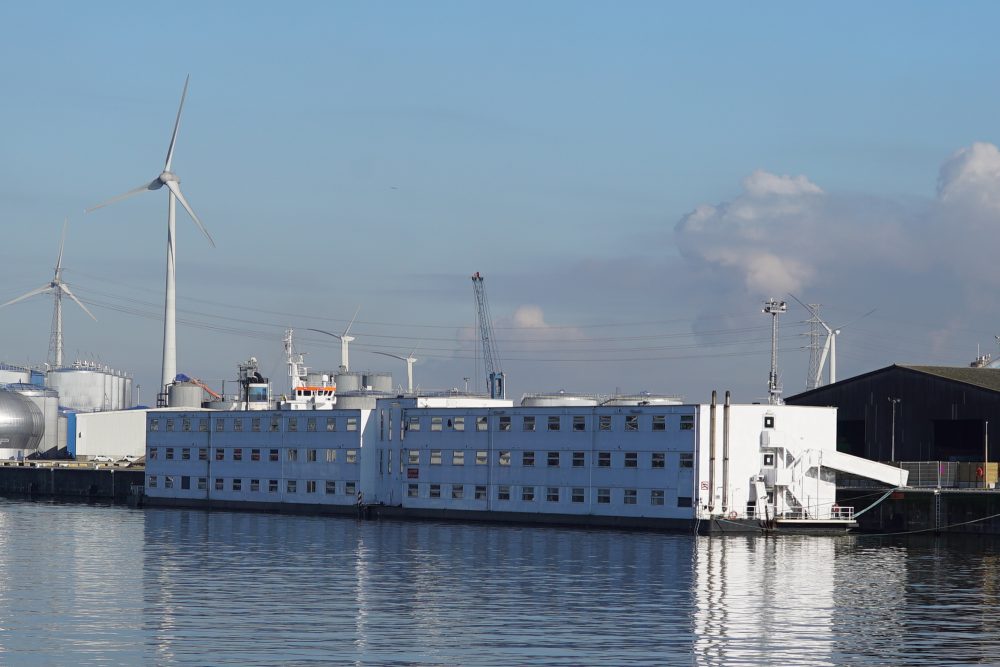 Wohnschiff im Hafen von Gent von Fedasil (Bild: Jonas Dhollander/Belga)