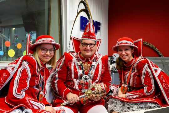 Prinz Yves I. aus Raeren und Gefolge zu Gast beim BRF (Bild: Julien Claessen/BRF)