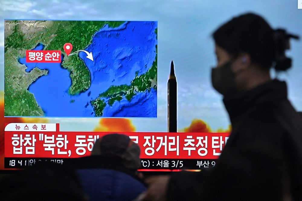 Nordkorea hat nach Angaben des südkoreanischen Militärs wieder eine Rakete in Richtung offenes Meer gefeuert (Bild: Anthony Wallace/AFP)