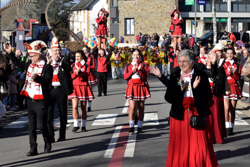 Rosenmontagszug in Bütgenbach (Bild: Stephan Pesch/BRF)