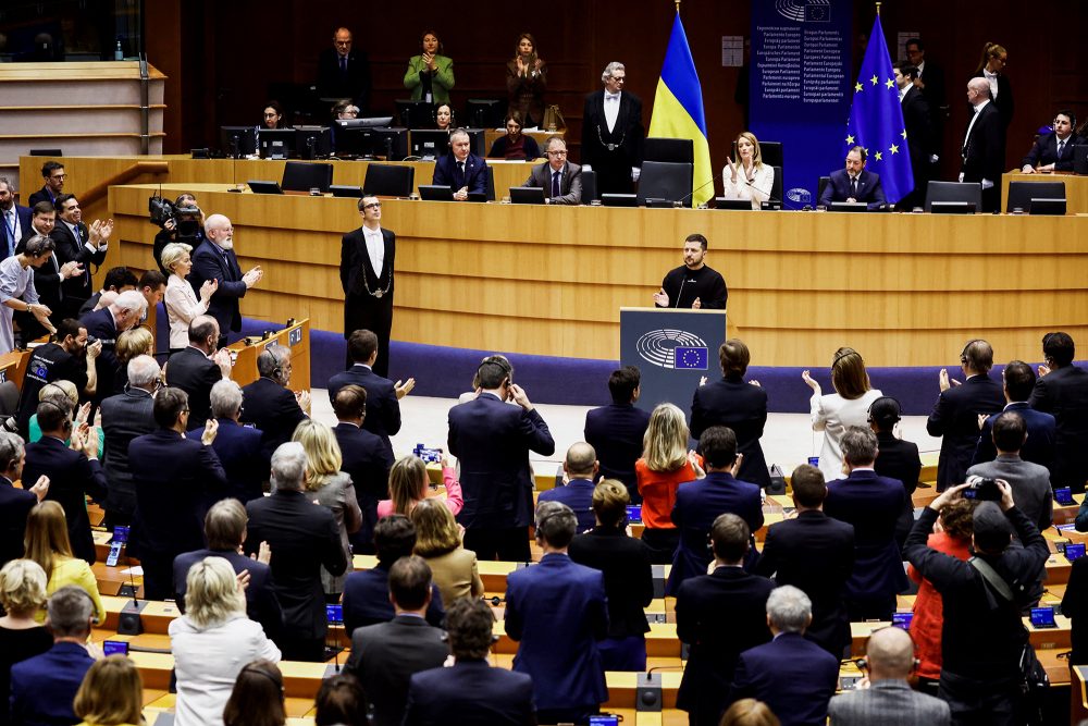 Wolodymyr Selenskyj im Europaparlament in Brüssel (Bild: Kenzo Tribouillard/AP)