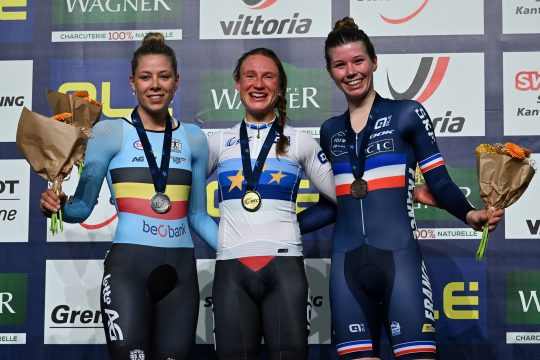 Das Treppchen im Punktefahren: Shari Bossuyt, Anita Yvonne Stenberg und Marie Le Net (Bild: Sébastien Bozon/AFP)