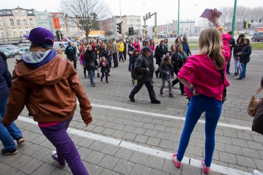 Konzertbesucher vor dem Sportpaleis Antwerp (Archivbild: Kristof Van Accom/Belga)