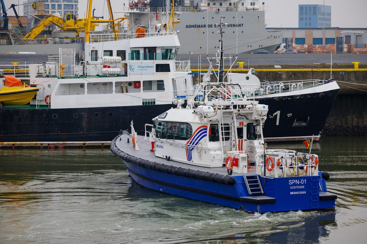 Ein Schiff der Wasserpolizei