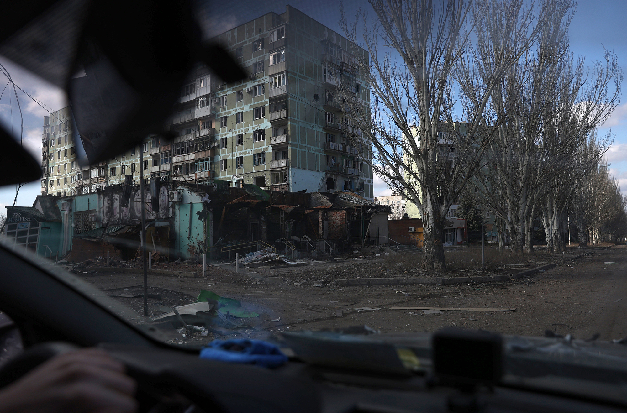 Zerstörte Gebäude am 3.3. in Bachmut (Bild: Anatolii Stepanov/AFP)