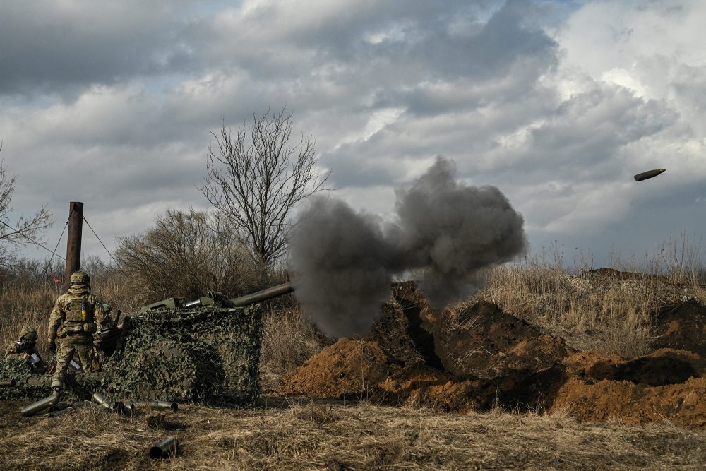 Ukrainisches Militär in der Nähe von Bachmut am Mittwoch (Bild: Aris Messinis/AFP)