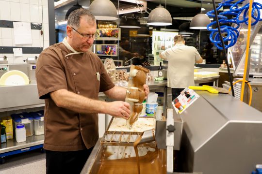 Belgian Chocolate Design von Chocolatier Axel Hanf im Shoppingcenter Massen (Bild: Julien Claessen/BRF)