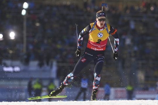 Johannes Thingnes Bö holt sich seinen 15. Saisonsieg (Bild: Michael Cizek/AFP)