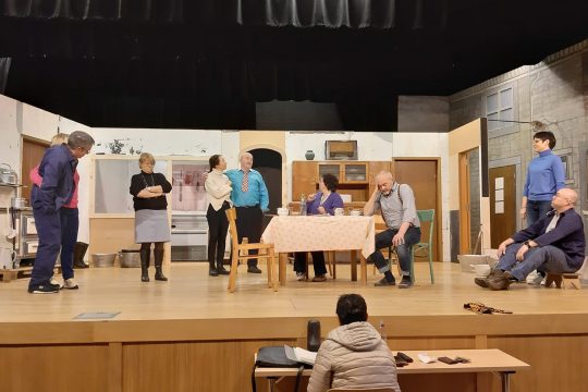 Proben zu "Brassel i jen Köjsche" (Bild: Raerener Laienbühne)