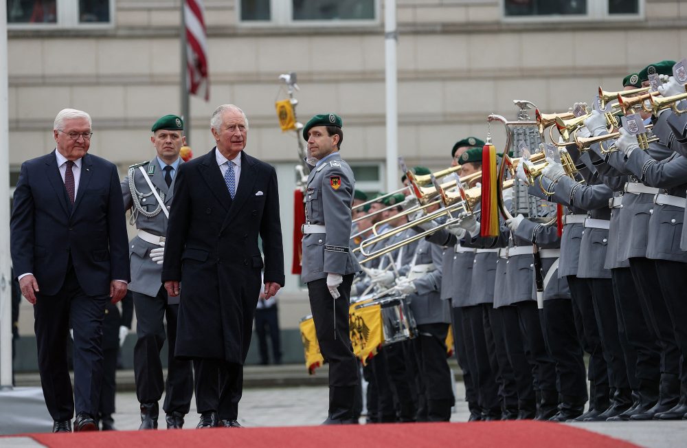 König Charles III. und Bundespräsident Frank-Walter Steinmeier (Bild: Adrian Dennis/Pool/AFP)