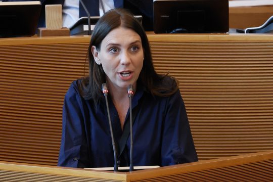 Christine Mauel im wallonischen Parlament in Namur (Archivbild: Bruno Fahy/Belga)
