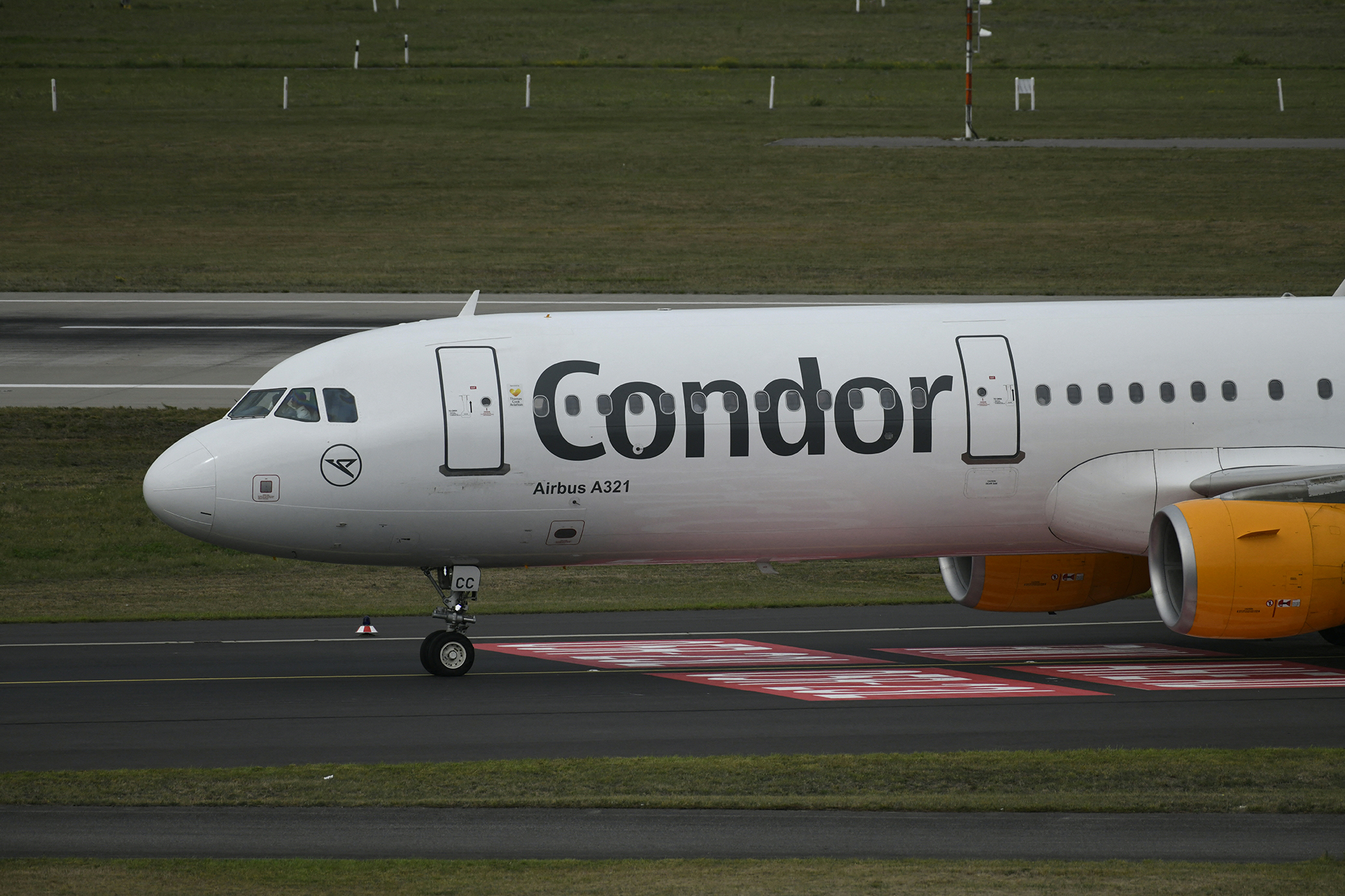 Maschine der Fluggesellschaft Condor (Illustrationsbild: Ina Fassbender/AFP)