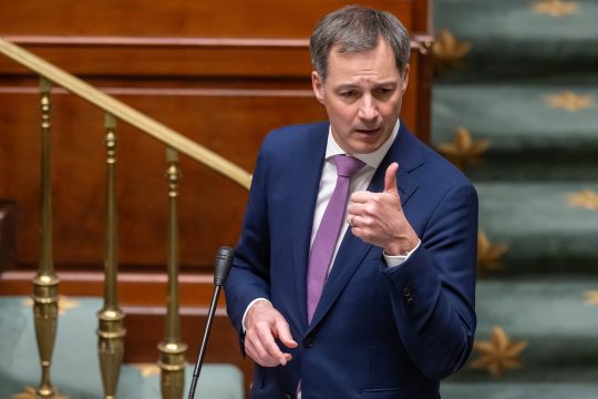 Premier Alexander De Croo am Donnerstag in der Kammer (Bild: Jonas Roosens/Belga)