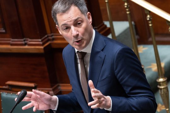 Premier Alexander De Croo am Donnerstag in der Kammer (Bild: Benoit Doppagne/Belga)