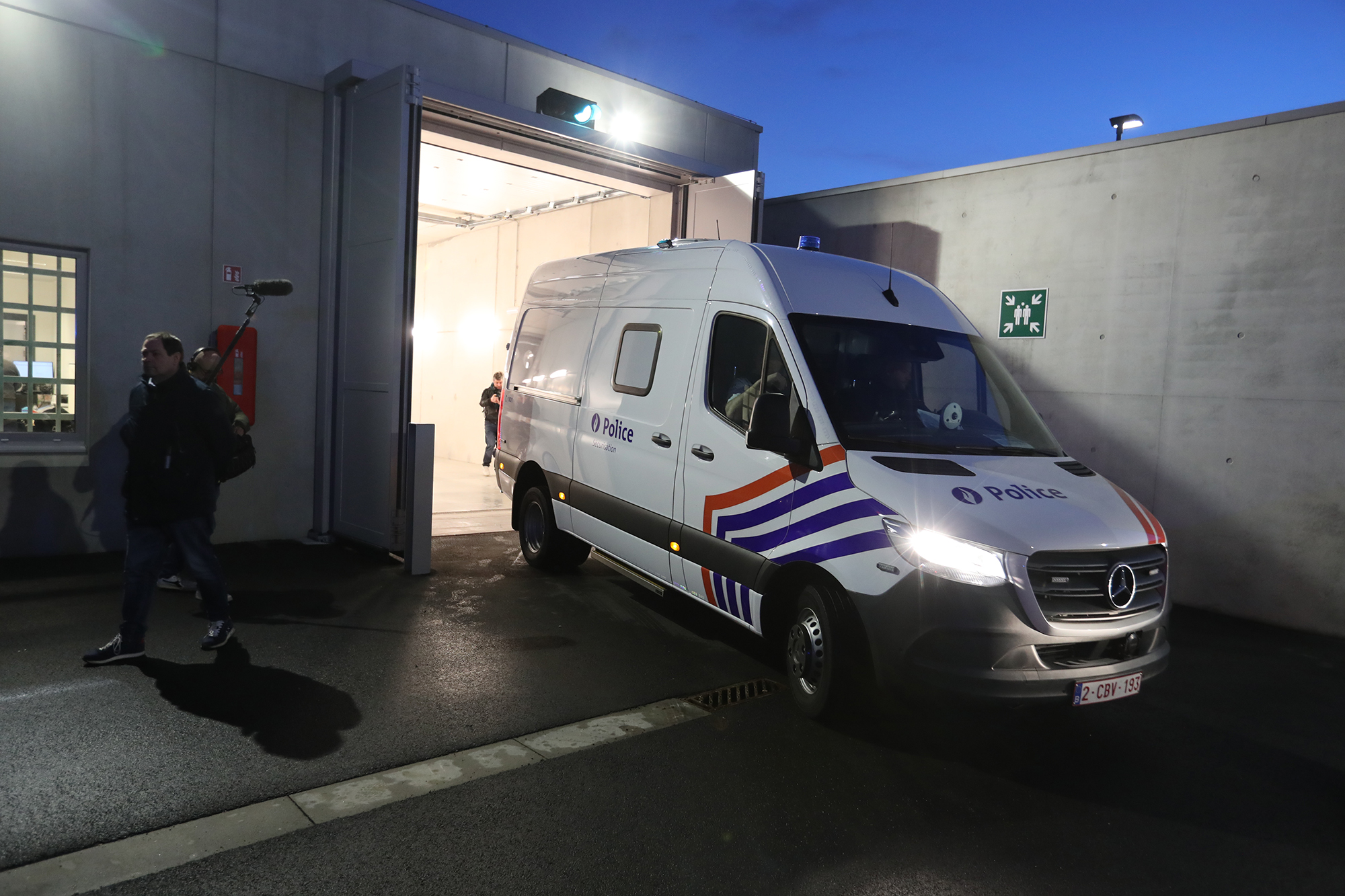 Transport von Häftlingen in das neue Gefängnis von Dendermonde (Bild: Nicolas Maeterlinck/Belga)